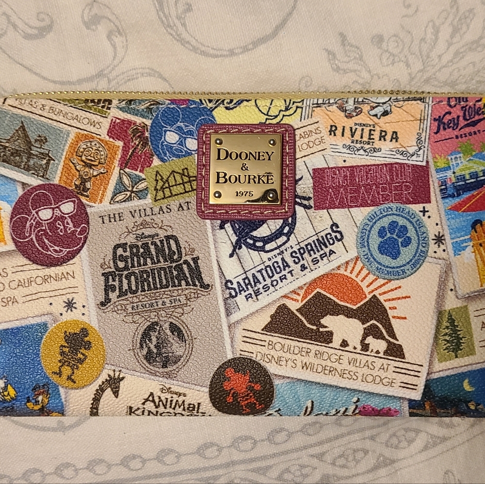 Dooney & Bourkey DVC wallet